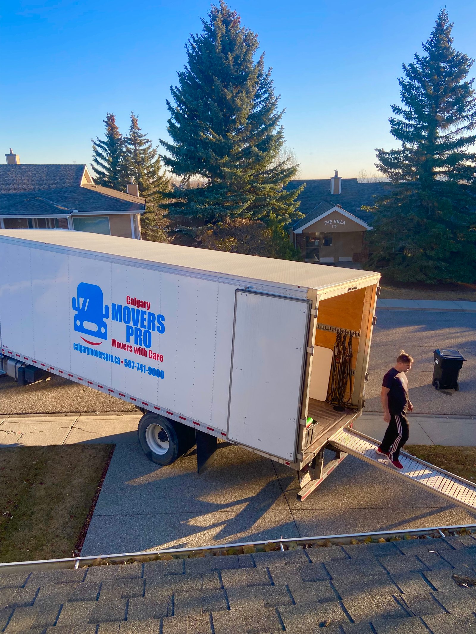 professional movers in Calgary trusted team